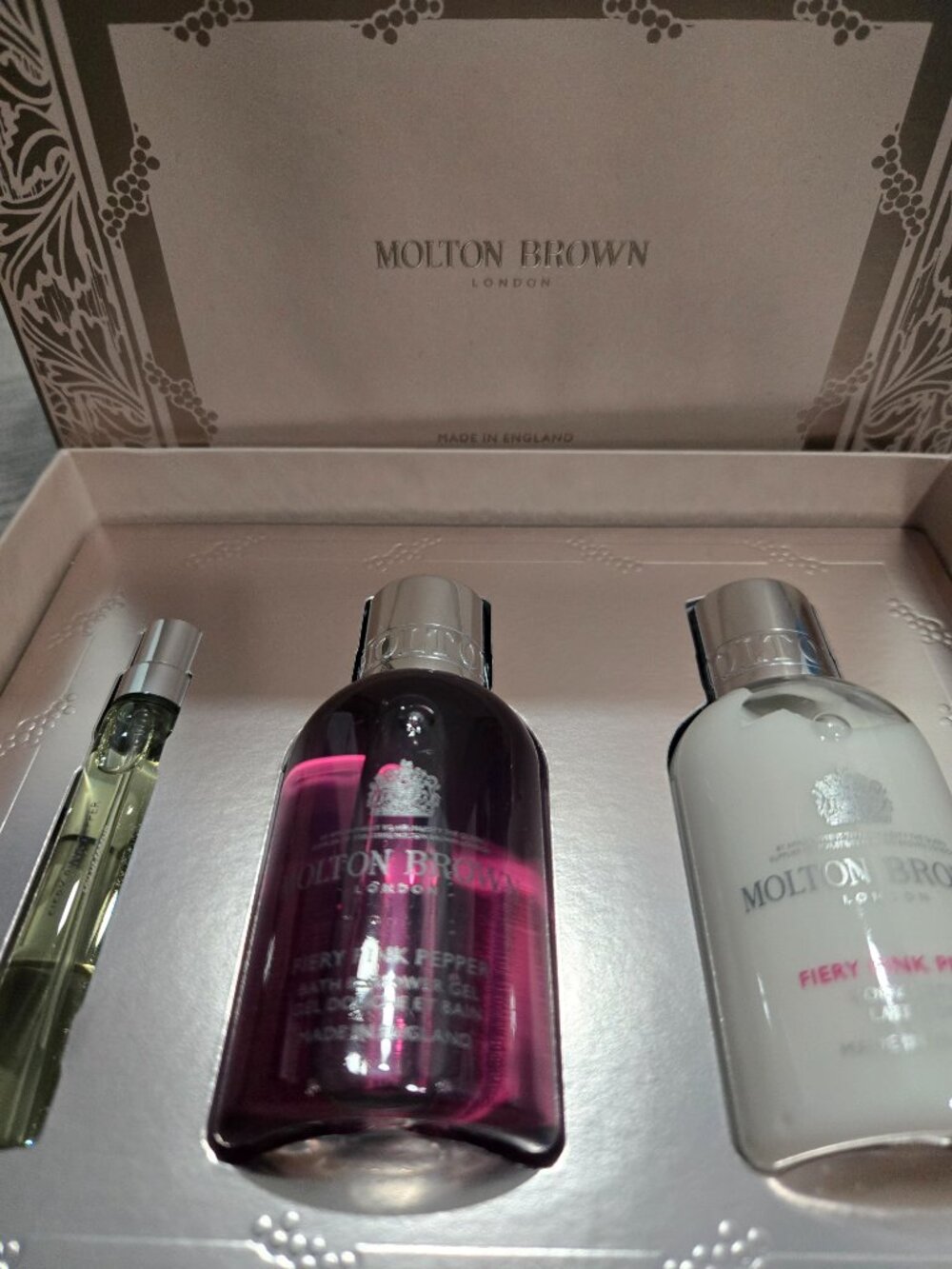 Molton Brown Fiery Pink Pepper Travel Gift Set - Picture 4 of 10